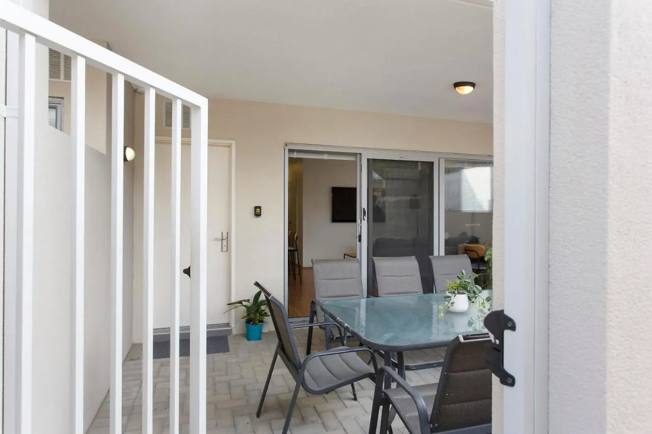 Suburban Living - 2 Bedroom Apartment Victoria Park Perth